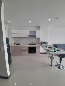 Hermoso apartamento a 300 m Playa Bello Horizonte Pozos colorados