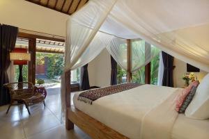 Villa Agni - BEST location! 3BR villa at the heart of Seminyak