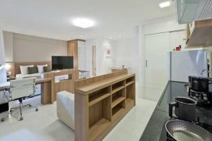 Flat TOP e PERFEITO inteiro na Barra da Tijuca com cozinha, lavanderia, GARAGEM e wi fi