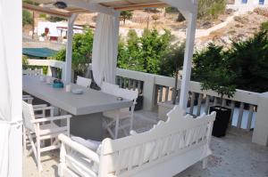 Apartment with 2 bedrooms in Psathi with wonderful sea view and furnished terrace 700 m fr Kimolos-Island Greece