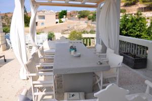 Apartment with 2 bedrooms in Psathi with wonderful sea view and furnished terrace 700 m fr Kimolos-Island Greece