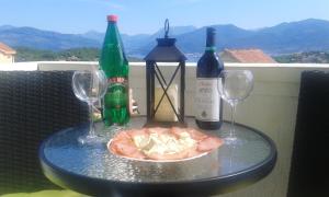 Cozy apartment in Radovići 75 m² with mountain view