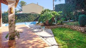 Villa avec piscine à Saint-Raphaël et vue sur la montagne