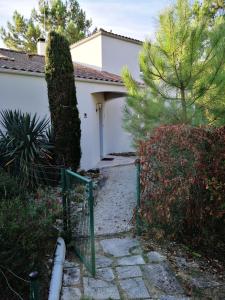 Maisons de vacances Maison de 3 chambres a La Tranche sur Mer a 800 m de la plage avec jardin clos : photos des chambres