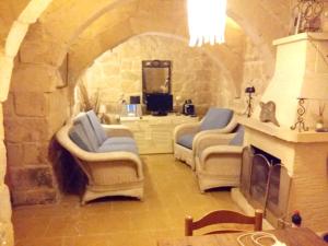 Charming House in Ix - Xewkija with Terrace and Barbecue