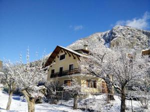 Chalets Chalet de 8 chambres avec sauna jardin et wifi a Briancon a 1 km des pistes : photos des chambres