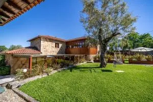 Luxurious House in Braga with Pool - Rendufe