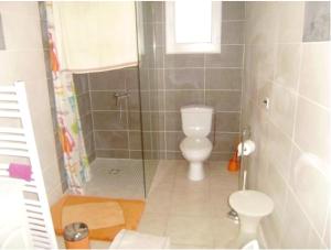 Maisons de vacances Maison de 3 chambres avec jacuzzi jardin clos et wifi a Gabarret : photos des chambres