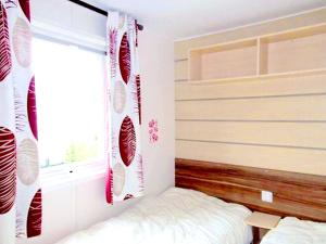 Maisons de vacances Bungalow confortable a Gastes + Piscine : photos des chambres