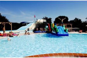 Maisons de vacances Bungalow confortable a Gastes + Piscine : photos des chambres