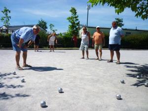 Maisons de vacances Bungalow confortable a Gastes + Piscine : photos des chambres