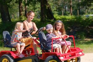 Maisons de vacances Bungalow confortable a Gastes + Piscine : photos des chambres