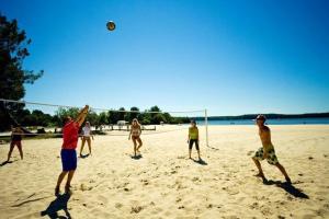 Maisons de vacances Bungalow confortable a Gastes + Piscine : photos des chambres