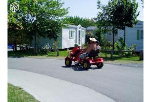 Maisons de vacances Bungalow confortable a Gastes + Piscine : photos des chambres