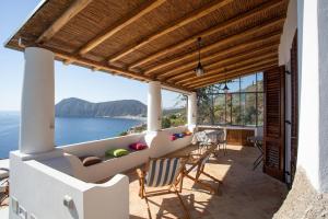 House with garden and sea view in Lipari