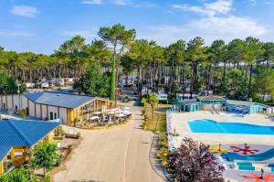 Maisons de vacances Bungalow de 2 chambres avec piscine partagee et jardin amenage a Saint Julien en Born a 5 km de la plage : photos des chambres
