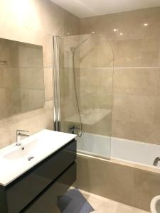 Spacious Apartment with Views in Málaga, 77 m², Shared Pool