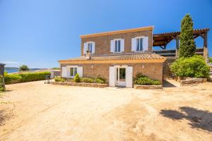 Maisons de vacances Maison de 2 chambres a Isolella Pietrosella a 100 m de la plage avec vue sur la mer jardin clos et wifi : photos des chambres