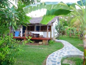 Charming bungalow in Andilana, pool, sea view and garden