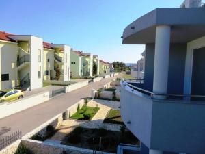 2 bedrooms appartement at Vrsi 350 m away from the beach with enclosed garden