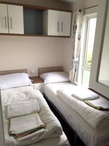 Maisons de vacances Bungalow de 3 chambres avec piscine partagee jardin amenage et wifi a Onzain : photos des chambres