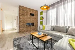 Ferienhaus-See-Sauna-Kamin-Hund mit E-Ladestation - لينستوف