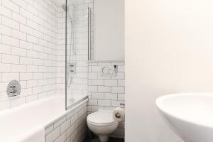 Trafalgar Square by Excel Apartments