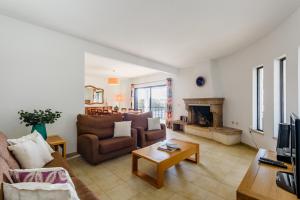 Villa Protea - 5 bedroom, beach, air-con, wifi