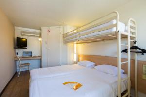 Hotels Premiere Classe Clermont Ferrand Nord : Chambre Triple