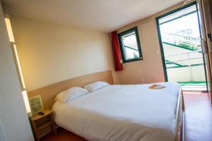 Hotels Premiere Classe Clermont Ferrand Nord : Chambre Triple (1 Lit Double et 1 Lit Simple)