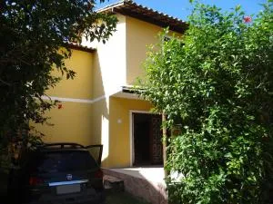 Casa confortável completa em condomínio - Tanquinho