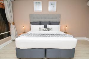 Upmarket Villa with pool & lush garden