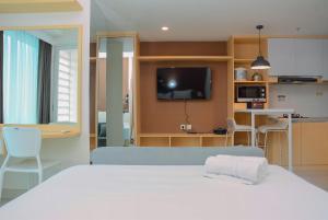 Grand Kamala Lagoon Studio Apartment with Modern Interior By Travelio