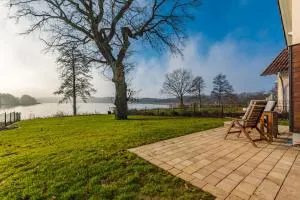 5 Sterne Ferienhaus direkt am See mit Sauna-Kamin-Garten - لينستوف