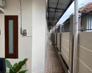Jatiwinangun Homestay near GOR Satria Purwoketo Mitra RedDoorz