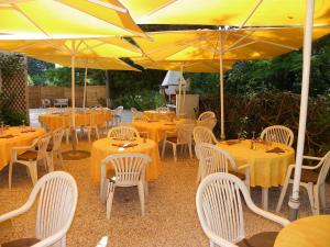 Hotels HUMAN HOTEL RESTAURANT Park : photos des chambres