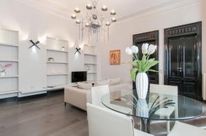 One-Bedroom Apartment - Via Carducci 5