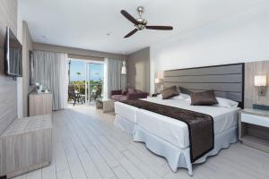 Deluxe Double Room with Side Sea View room in Hotel Riu Palace Tenerife