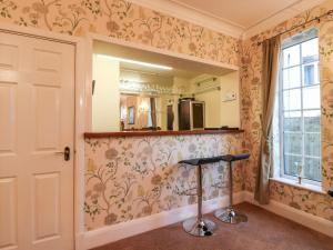 Yardley Manor