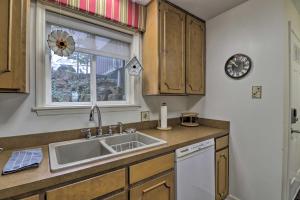 4 Mi to Lake Unit with Pool Access in Fairfield Bay