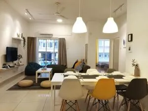 Subang City Residence, 8-9 pax with Balcony, Walking Distance to Summit, 5min to Sunway - Kampong Penaga