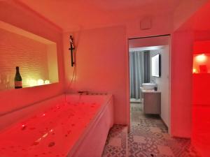 Appartements Appartement Raffine avec Sa Suite & Jacuzzi Privatif Option 50 Nuances : photos des chambres