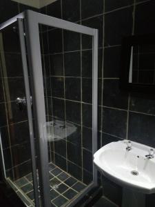 180 On Anderson Guest House