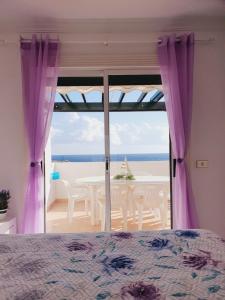 Azul Window Apartment