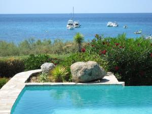 Villas Villa de 4 chambres a Corbara a 20 m de la plage avec vue sur la mer piscine privee et jacuzzi : photos des chambres