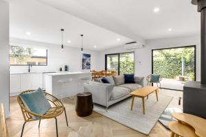 1 Love, 2 Seas - Boutique Beach House