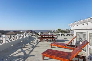 Five-Bedroom House room in Vintage Pearl - Rooftop Hot Tub with Bay Views home