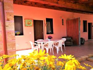 2 bedrooms house at Torre San Giovanni 700 m away from the beach with enclosed garden and wifi