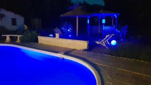 Maisons de vacances Maison d'une chambre avec piscine partagee et wifi a Bussac Foret : photos des chambres