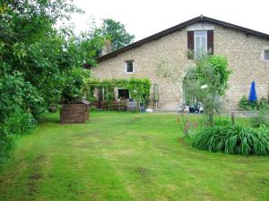 Appartements Appartement d'une chambre avec piscine partagee jardin amenage et wifi a Blaignac : photos des chambres